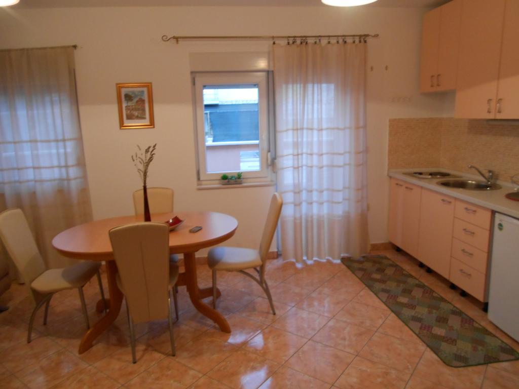 Apartments Luvi Traù Camera foto