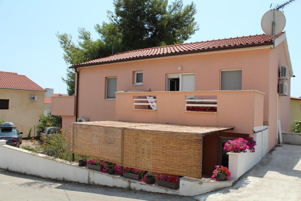 Apartments Luvi Traù Esterno foto